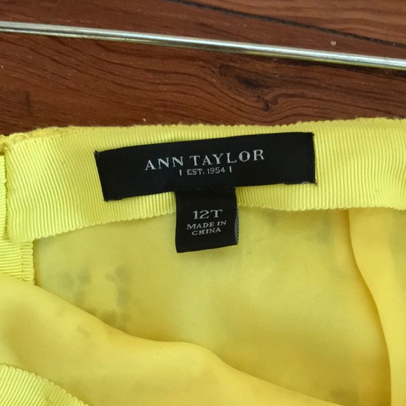 Ann Taylor Yellow Lace Pencil Skirt. - Picture 2 of 3